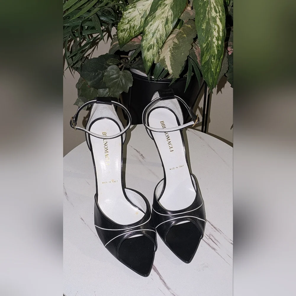 *Rare* Bruno Magli Black Women's Heels - Picture 2 of 12